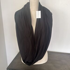 Beyond Yoga Pocket Infinity Scarf Matte Black Versatile Lightweight Wrap NWT